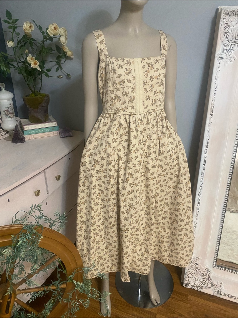 Cottage style fall cotton day dress with floral print pockets